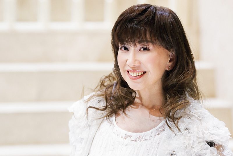 女優・歌手の大場久美子さんがおすすめアイテムを紹介