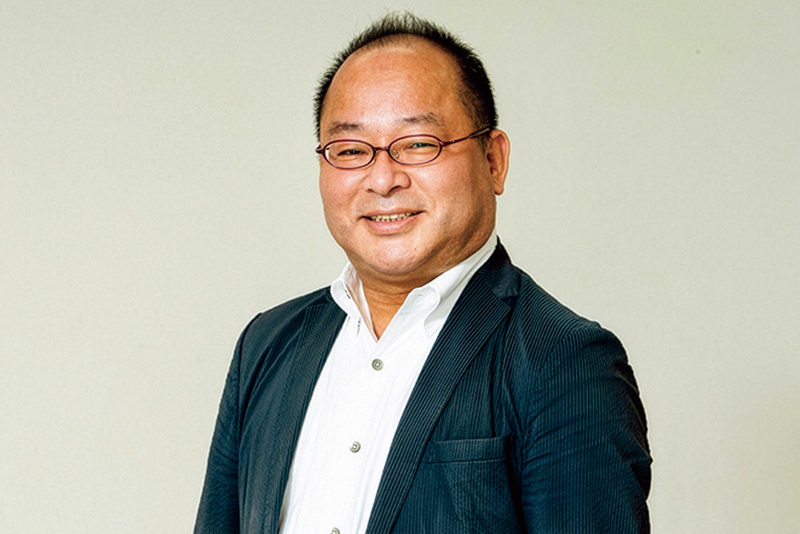 ジャケットを着た男性