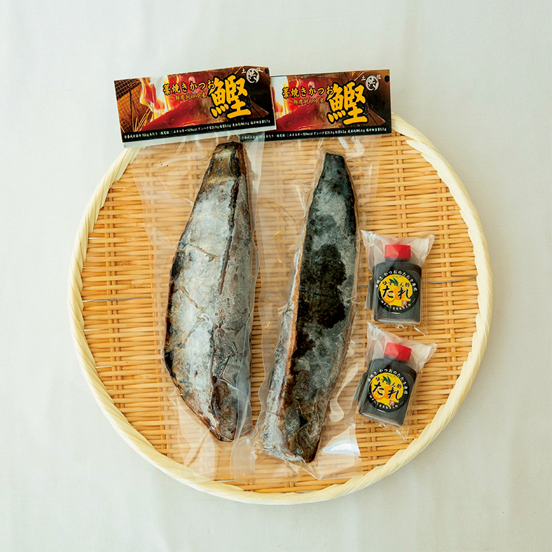 「魚問屋 マルキョウ」の「高知県産かつお 本格わら焼きたたき」