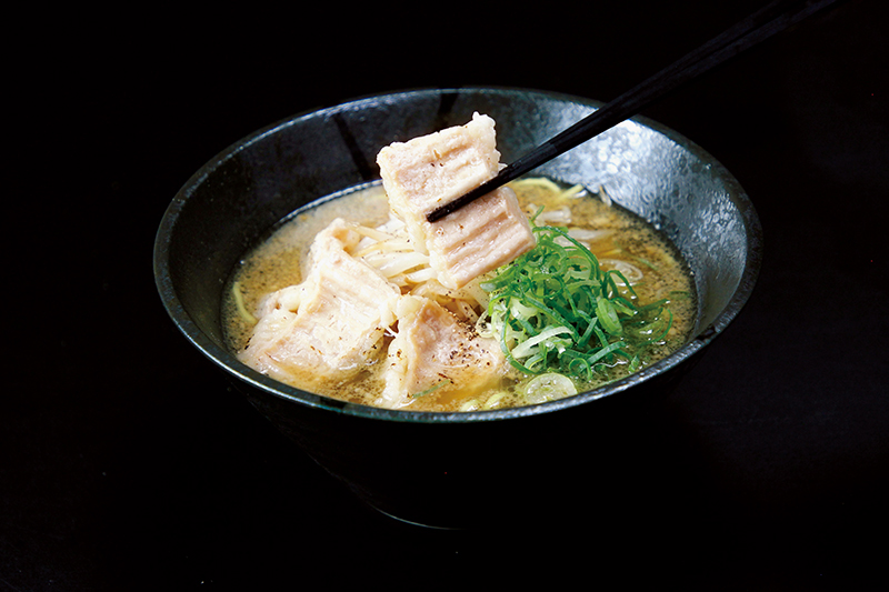 「山田精肉本舗」の「ホルモンらーめん」