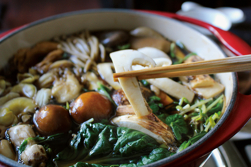 「シャングリラズシークレット」の「秋の贅沢キノコ　しゃぶしゃぶセット」