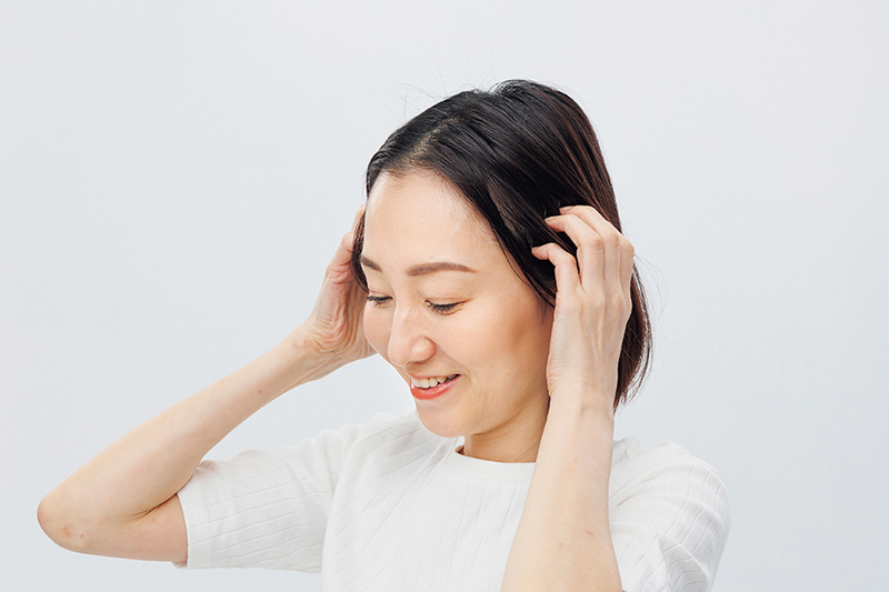 側頭筋を押して持ち上げる