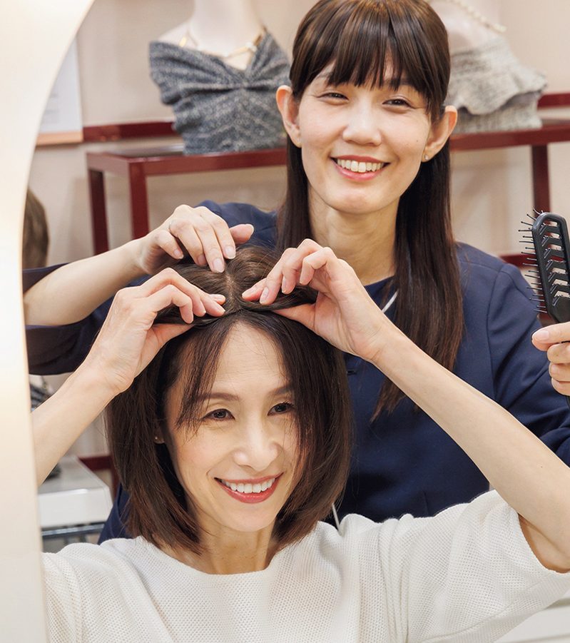 「つける位置さえ覚えれば簡単ですよ」（田口さん）「軽くてつけている感覚がないですね！」（北川さん）