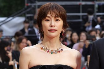 《Xデーは過ぎ去ったが…》雲隠れを続ける米倉涼子　疑惑のカギを握るダンサー恋人が帰国せず、身動き取れない状態　配信予定作品をめぐり巨額の違約金発生の懸念も 