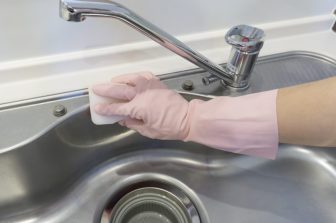 《年末の大掃除術》浴室・洗面の排水口、蛇口・鏡のしつこい水アカのとり方をプロがレクチャー「…