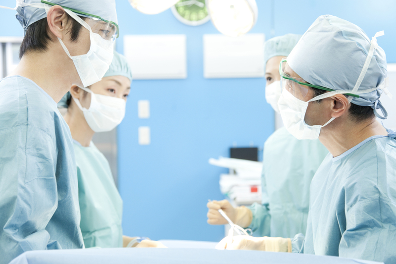 負担の少ない手術の実績が豊富かを確認することが重要になる（写真／イメージマート）