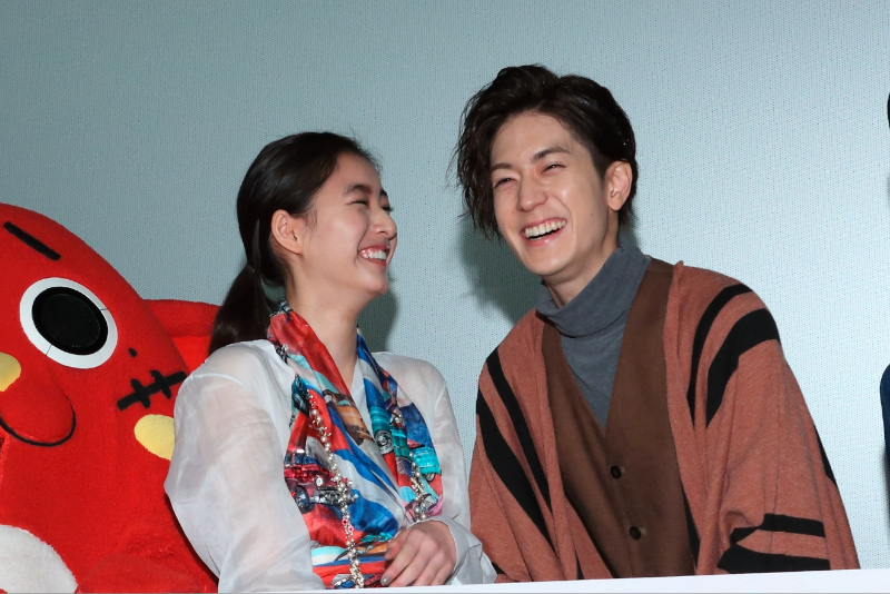 撮影中も笑いが絶えなかったふたり（2017年）