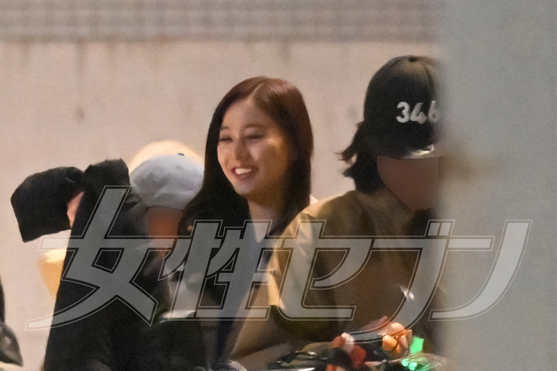 誕生日前、撮影をする新木優子（2025年12月）