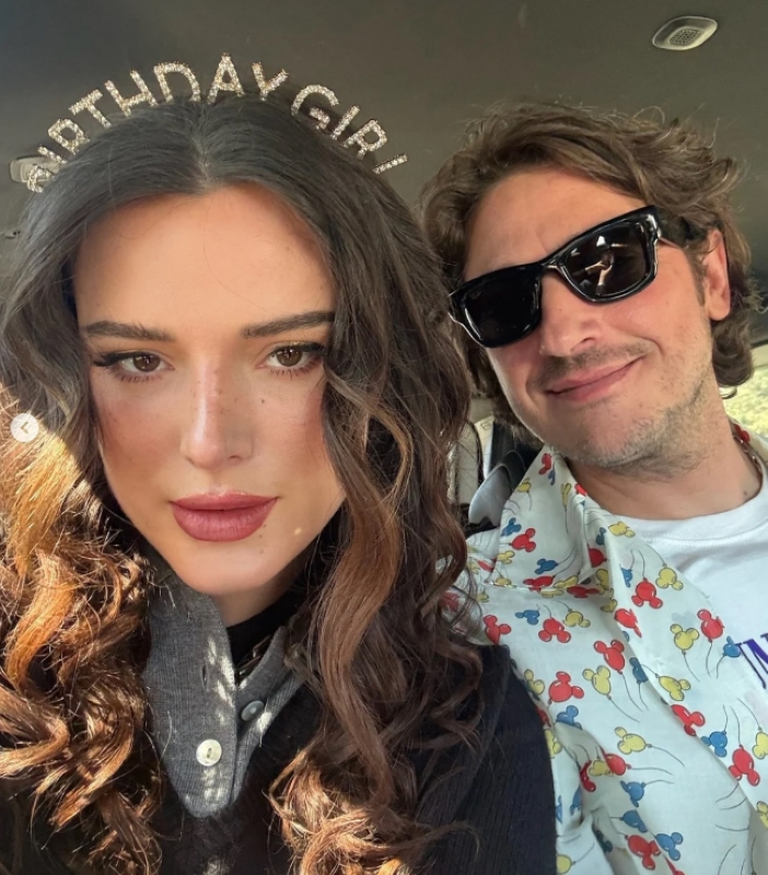 プロデューサーと婚約中だという