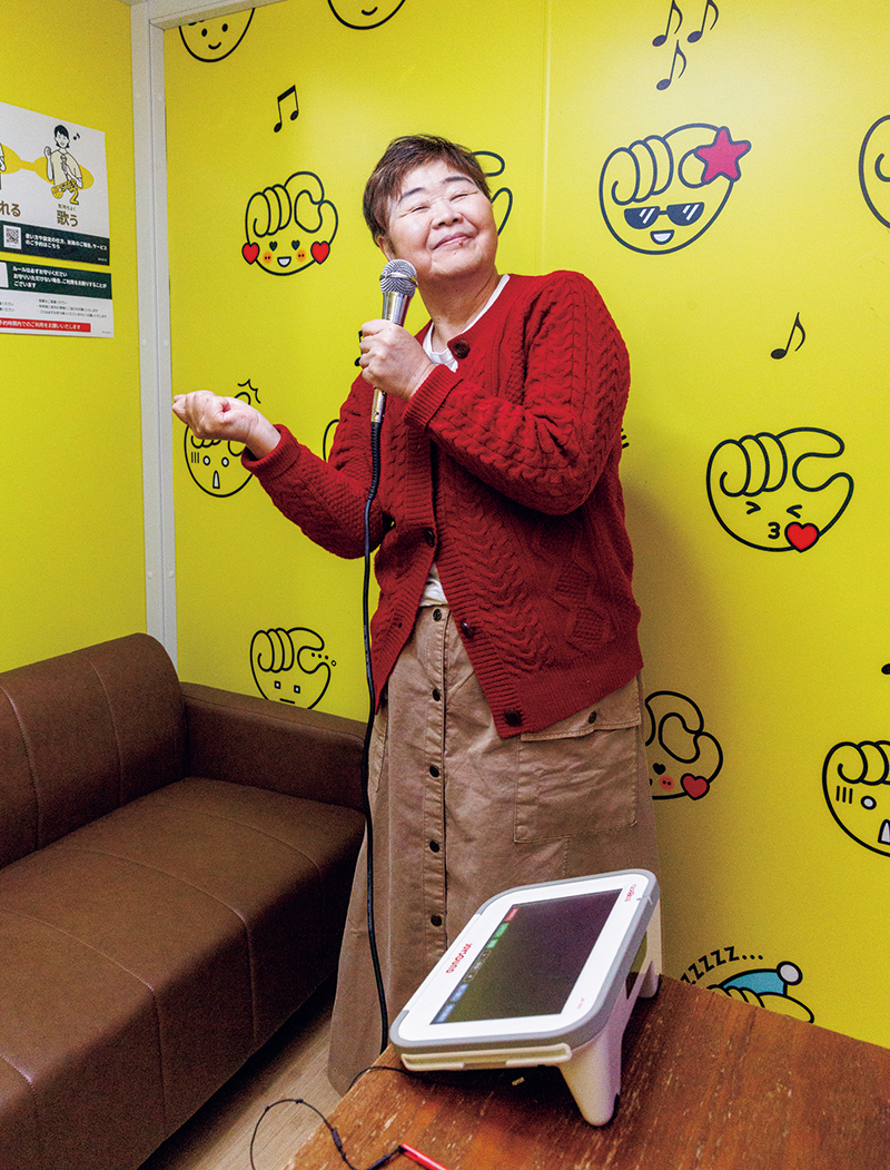 大熱唱しながらダンスも！（撮影／玉井幹郎）