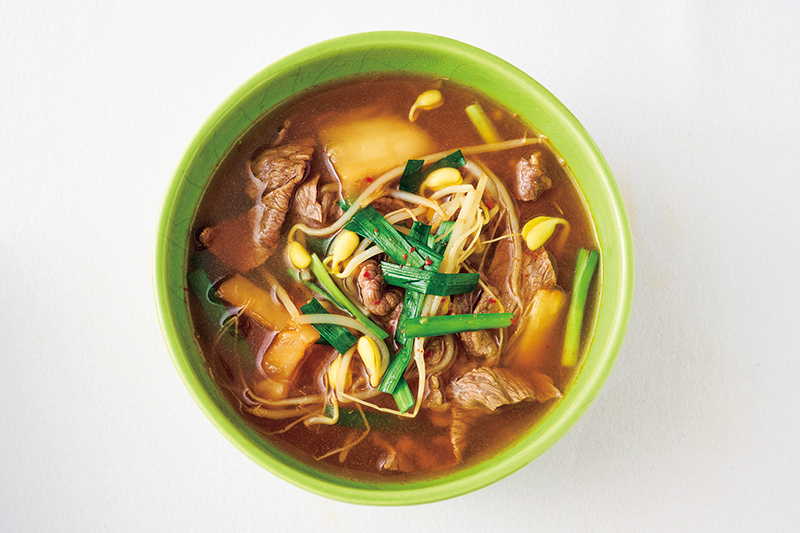 「牛肉と大豆もやし、キムチのスープ」