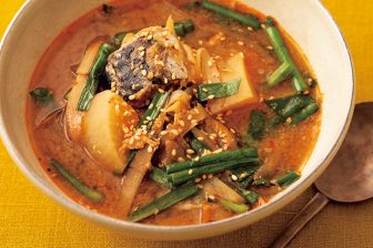 《発酵食品の腸活スープ》栄養豊富で食物繊維やオリゴ糖がとれる甘酒とおすすめ食材を組み合わせ…