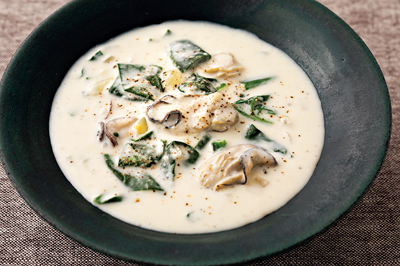 かきとほうれん草のおいしさをさらに引き立てる「酒粕かきチャウダー」