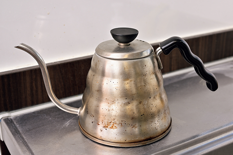 【before】やかんのこげ