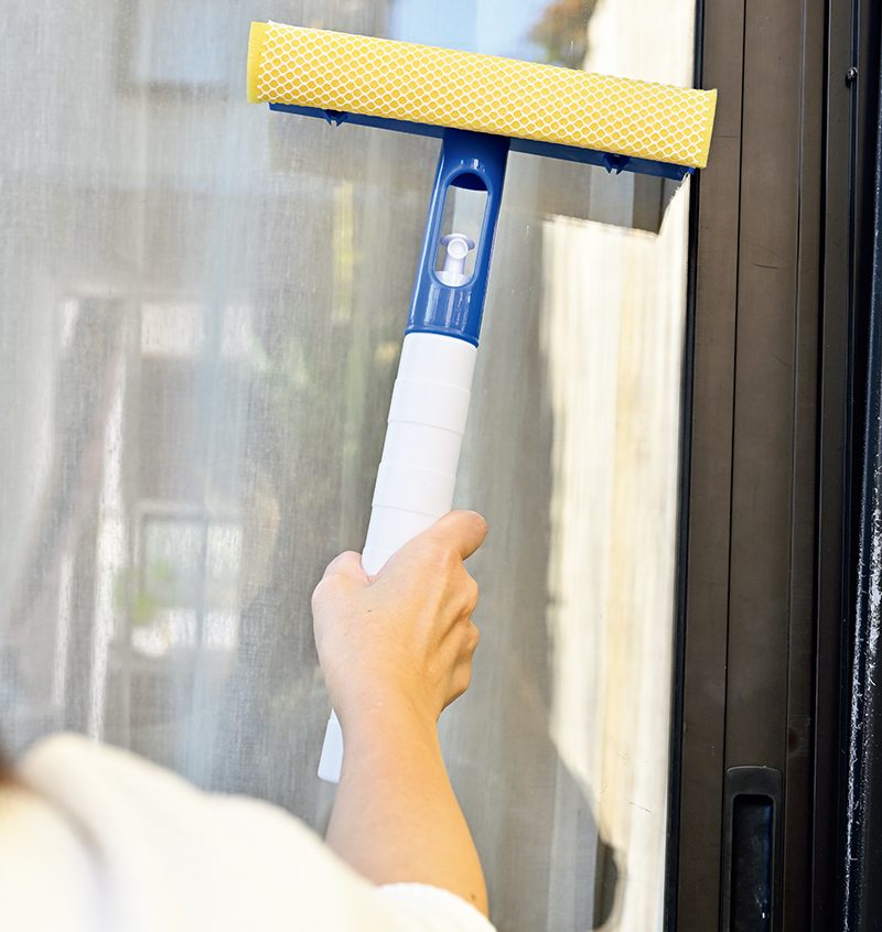 右側を少し下げてワイパーを引くのがコツ