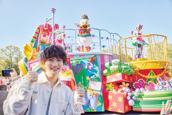 新パレードがお目見え《東京ディズニー・クリスマス》を『仮面ライダーガヴ』で注目の知念英和が…
