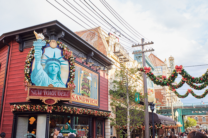 お店の外もクリスマスムード