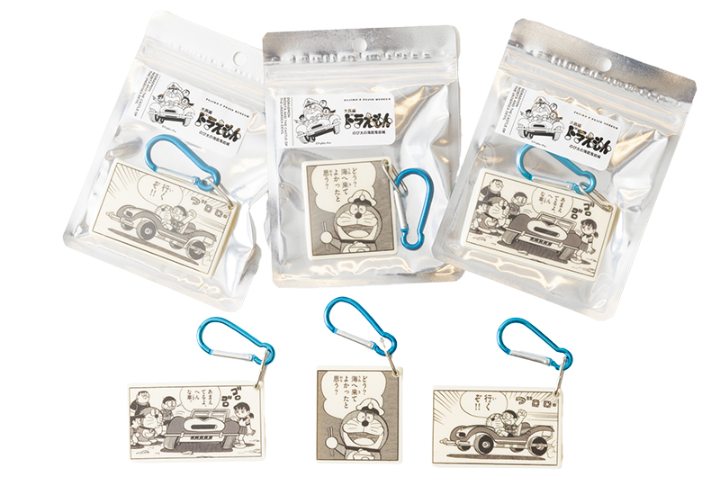 「コマキーホルダー」（各1320円）（C）Fujiko-Pro