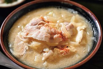 《すぐにまねできるプロの技術》ラーメンにアレンジもおすすめ！玉ねぎの甘み溶け出す「豚汁レシ…