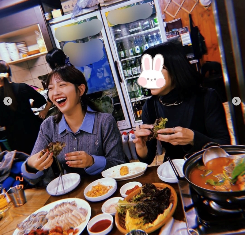 最近の写真では左手薬指に大きな指輪が光っていた（藤本アナのInstagramより）