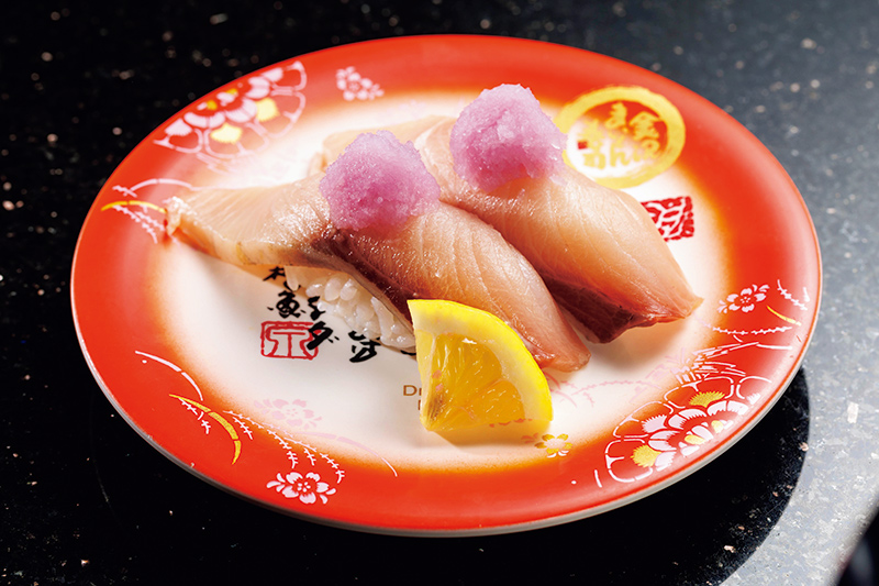 紫大根を合わせたブリ。寒鰤（924円）（撮影／玉井幹郎）