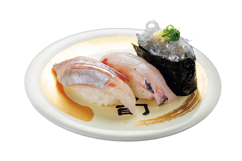 数時間前は海で泳いでいた。（左から）角アジ、目鯛、生しらす。小田原三点盛（550円）（撮影／玉井幹郎）