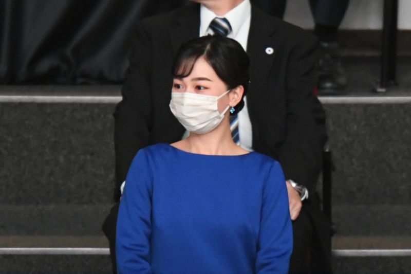 ロイヤルブルーはお気に入りの色の1つのようだ。（2025年11月、写真／JMPA）