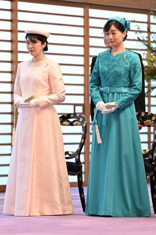 成年式ではミントグリーンのドレスとヘッドドレスをお召しになった。（2025年9月、写真／時事通信）