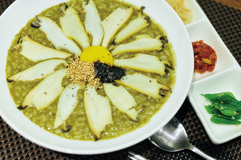 『瑞源（ソウォン）』（明洞）のあわび粥