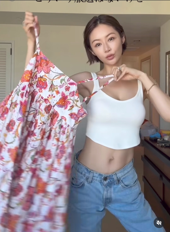 くびれがすごい（宮崎のInstagramより）