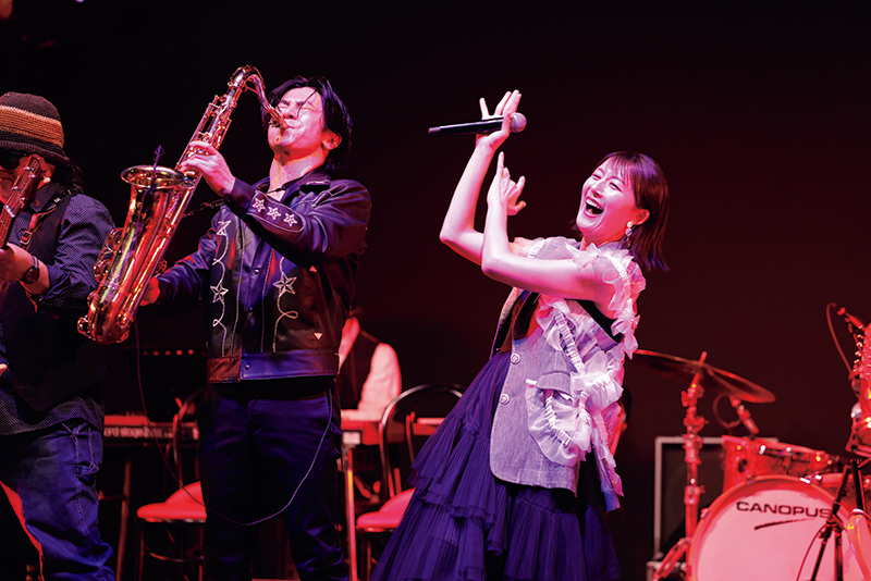 歌手デビューした元フジテレビアナウンサーの大島由香里と武田真治