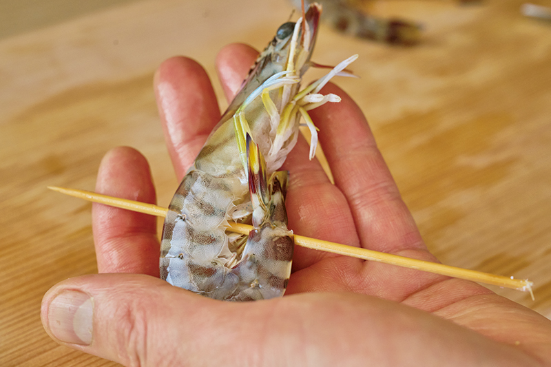 きれいな形にするには竹串で刺して加熱