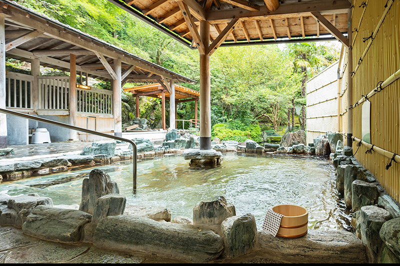 2泊目は温泉宿で少し贅沢にする（写真／PIXTA）