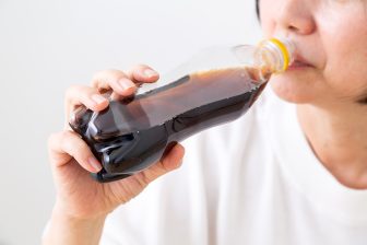 《ペットボトル飲料「マイクロプラスチック」のリスク》“アイス”より“ホット”の方が混入の可能性…