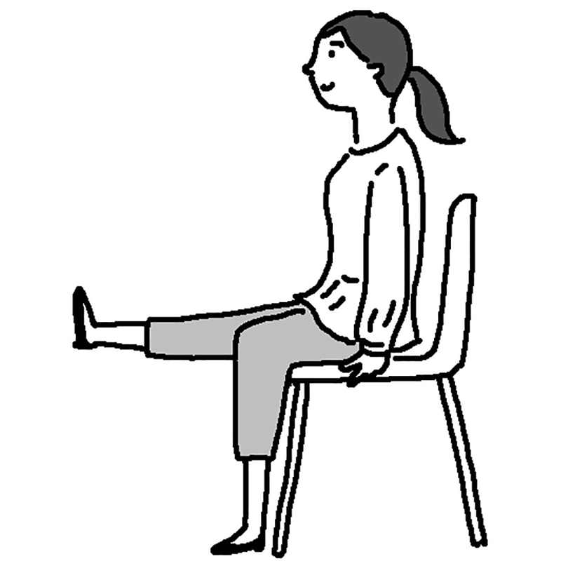 いすに座る女性