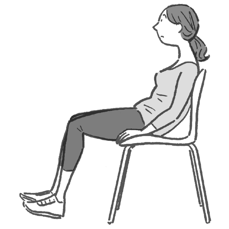 いすに座る女性