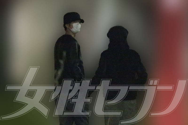 手を繋いで帰宅する（2016年）