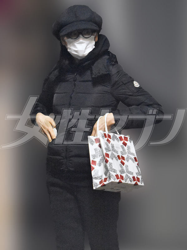 女優の吉田羊（2016年）