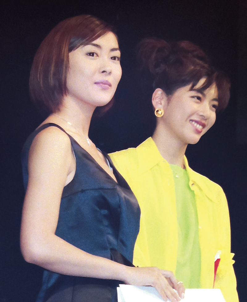 1996年、ヨコハマ映画祭表彰式に共に出席した美穂さん（左）と忍