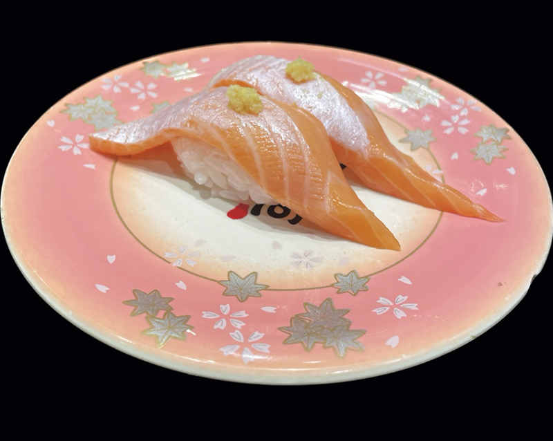 富山の「ます寿司」でも有名な鱒を、生で。さくらます（440円）（写真提供／こだわりの活き 廻る富山湾 すし玉）