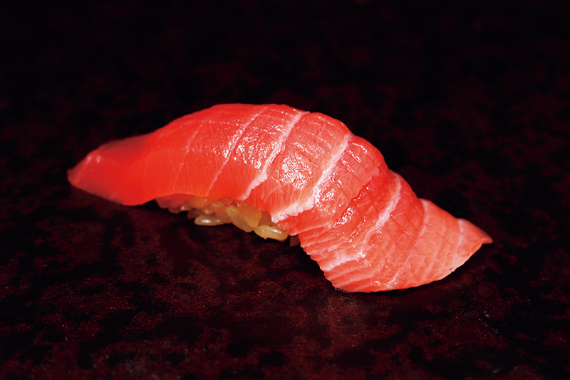 やま幸本マグロ 中トロ（720円）（写真提供／廻転鮨 銀座おのでら）