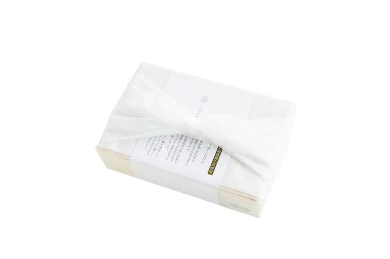 うめとおはぎ「hanaemu-はなえむ-おはぎ8個」（紅つばき・向日葵とアーモンド・吉野の山桜・木香薔薇とマンゴー・奈良のお煎茶黒豆・金木犀といちじく・春日の藤・お芋の巾着絞り各1個/4860円）