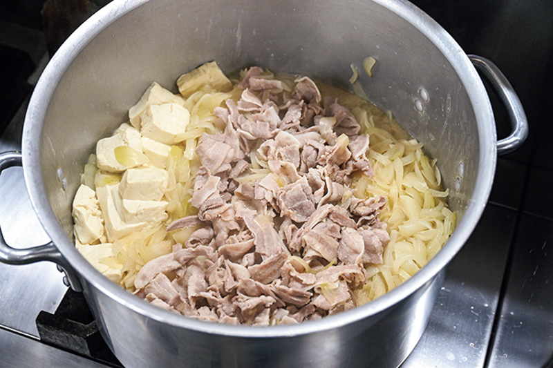 豚汁が入った鍋