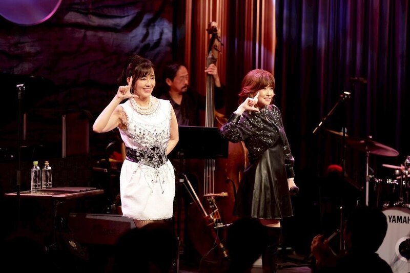 名曲を熱唱する早見優と松本伊代（インスタグラムより）