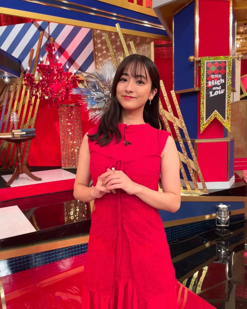 赤のドレスを披露する田村アナ（インスタグラムより）