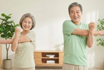 《寝たきりの予防に》座ったまま＆テレビを見たままできる「血管広げ体操」を医師が伝授