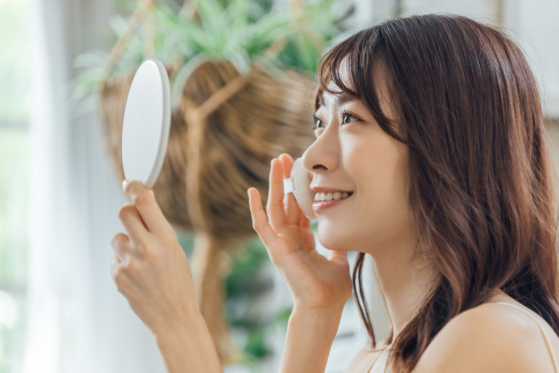 ハイブリッドコスメが新たに注目されている（写真／イメージマート）