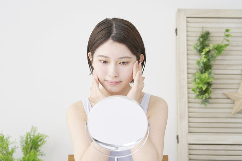 スキンケアを組み込みつつ、コスメとしての機能も両立している商品が開発されている（写真／イメージマート）