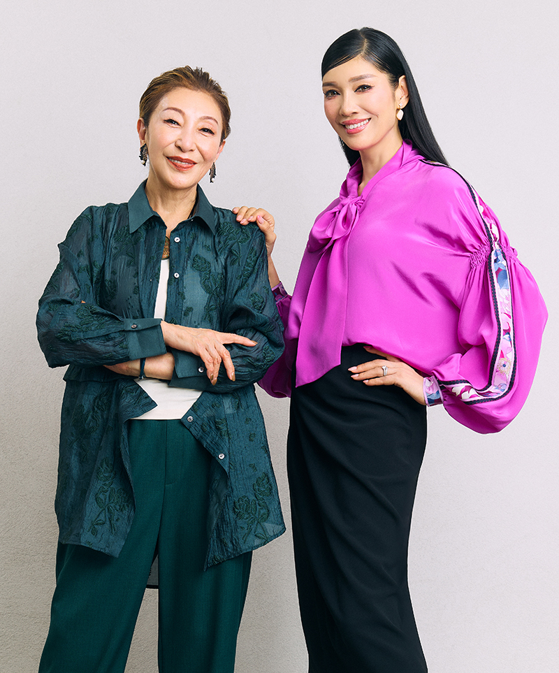 左から安藤和津、アンミカ（撮影／飯岡拓也）