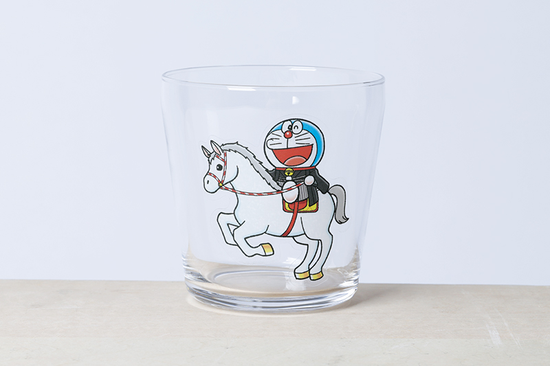 クリアなシールはグラスやミラーなどにもぴったり！キャラクター原作／藤子・F・不二雄　（C）藤子プロ・小学館